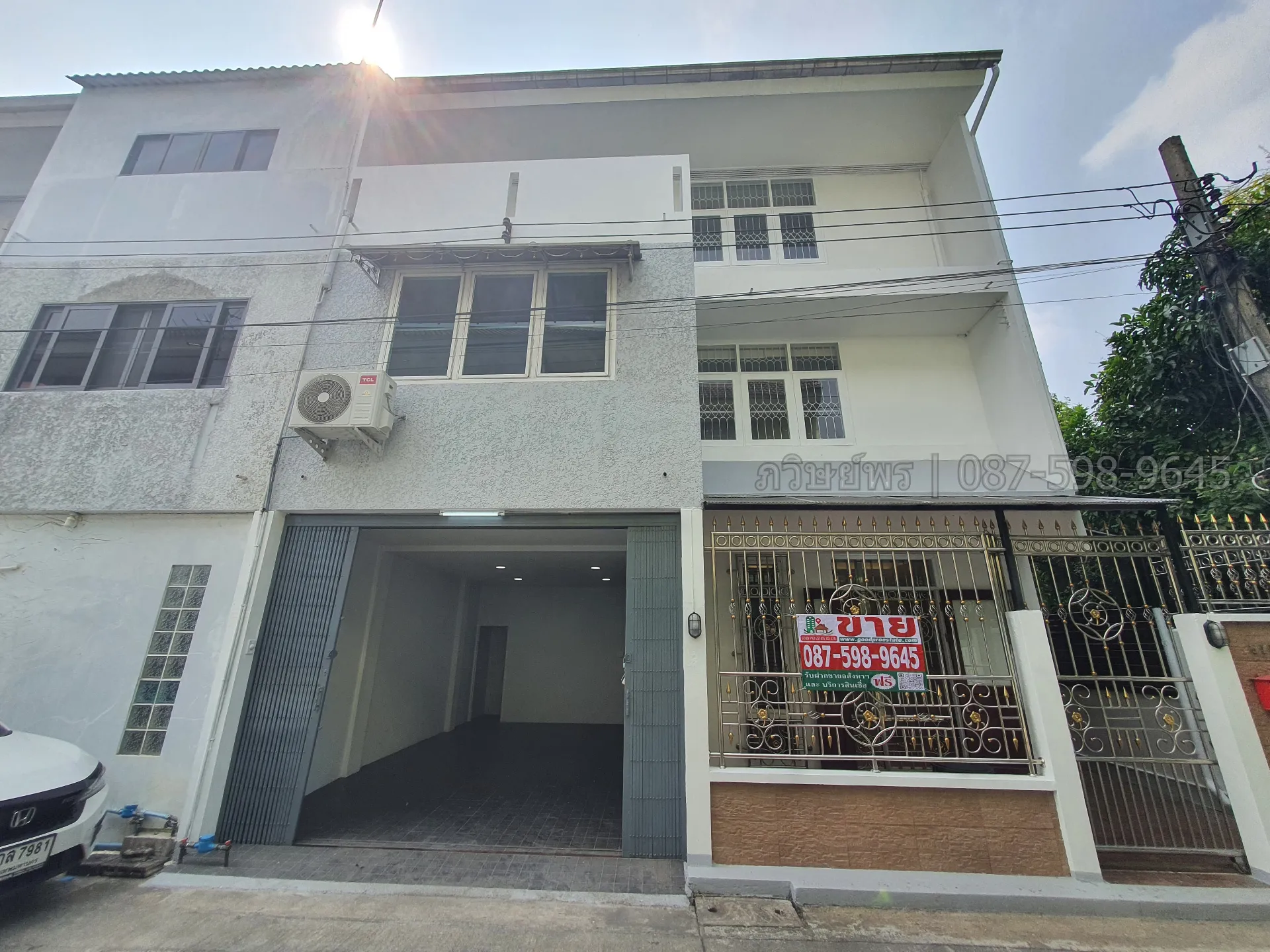 ทาวน์เฮาส์ 3 ชั้น รีโนเวทใหม่ทั้งหลัง จรัญฯ 65 อยู่สบายเหมือนบ้านเดี่ยว จอดรถได้ 2 คัน ใกล้รถไฟฟ้าสิรินธร แค่ 800 ม. ของแบบนี้…หายากจริง - รูป 2