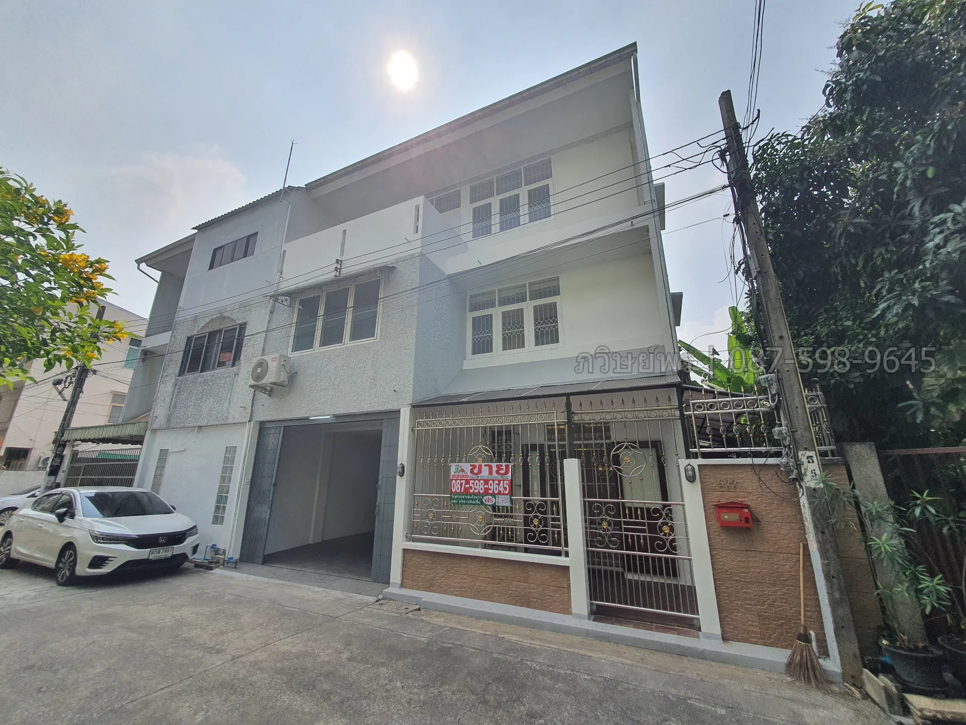 ทาวน์เฮาส์ 3 ชั้น รีโนเวทใหม่ทั้งหลัง จรัญฯ 65 อยู่สบายเหมือนบ้านเดี่ยว จอดรถได้ 2 คัน ใกล้รถไฟฟ้าสิรินธร แค่ 800 ม. ของแบบนี้…หายากจริง - รูป 3