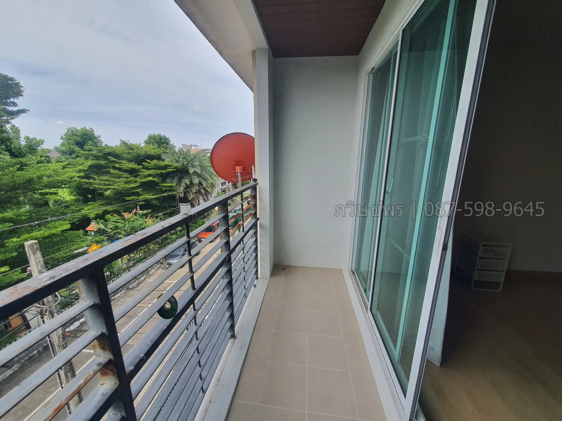 บ้านกลางเมือง ลาดพร้าว 87, ทาวน์โฮม 3 ชั้น, วิวสวน เป็นส่วนตัว ทำเลดี, สไตล์โมเดิร์น ราคาจับต้องได้, ฟังก์ชันครบ หรู คุ้ม พร้อมอยู่ทันที - รูป 3